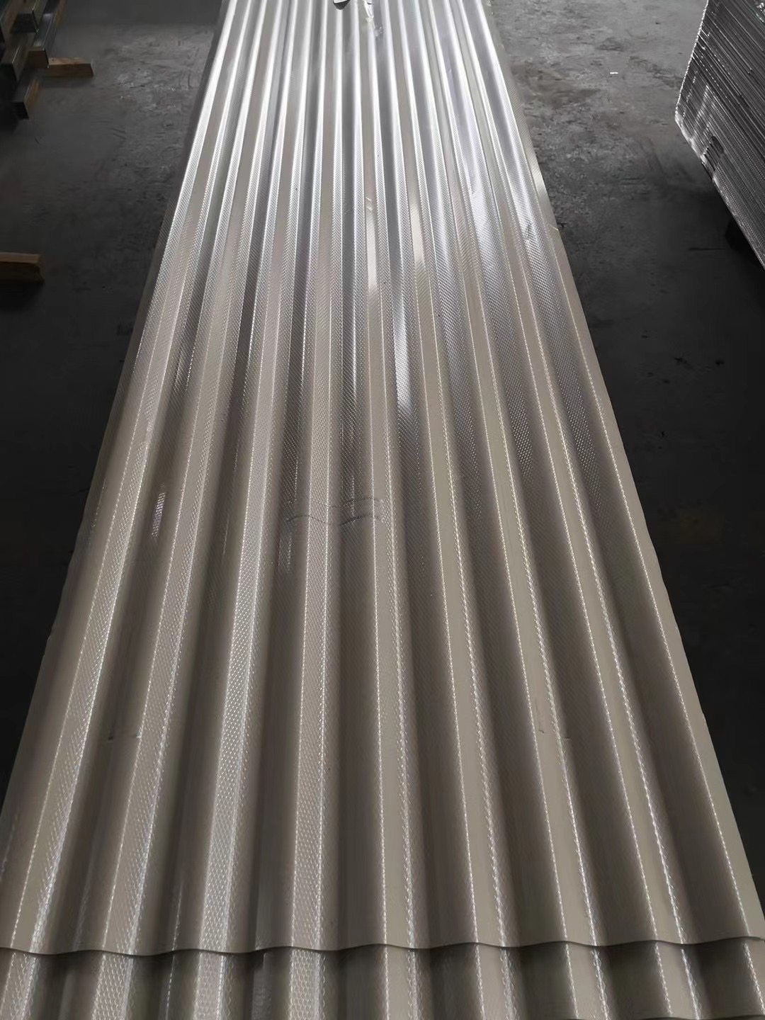 Direct Supply Galvanized Corrugated Sheet 3-8 Tons Coil Weight 1800-2000mm Length