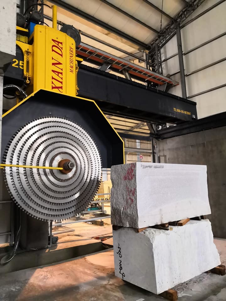 High Precision Slicing Bridge Block Cutting Machine With Hydraulic Lifting