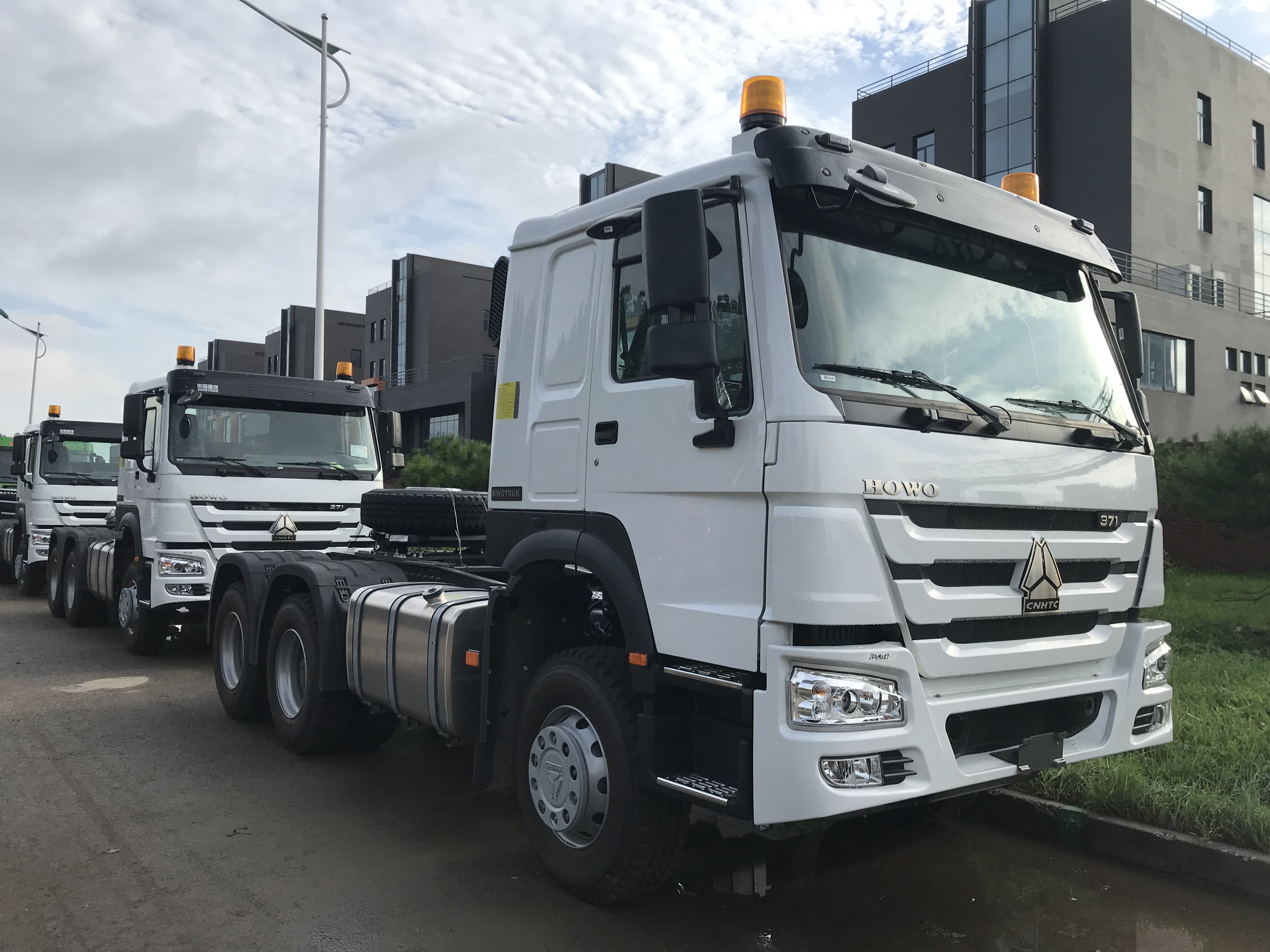 Sinotruk howo 160HP 4x2 6x4 8000L mobile sewage sludge suction vehicle vacuum septic tank truck for sale in south africa