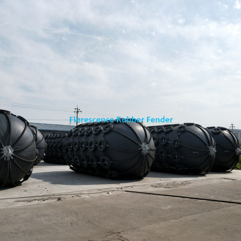 Length0.6-9m Pneumatic Rubber Fender 2 Years Pressure 80 Kpa