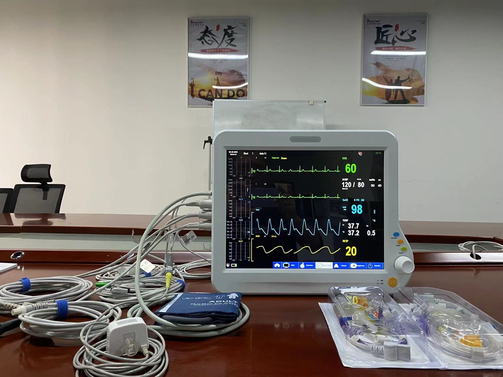 Diagnostic Multi Parameter Patient Monitor With 15 Inch TFT LCD Screen OEM