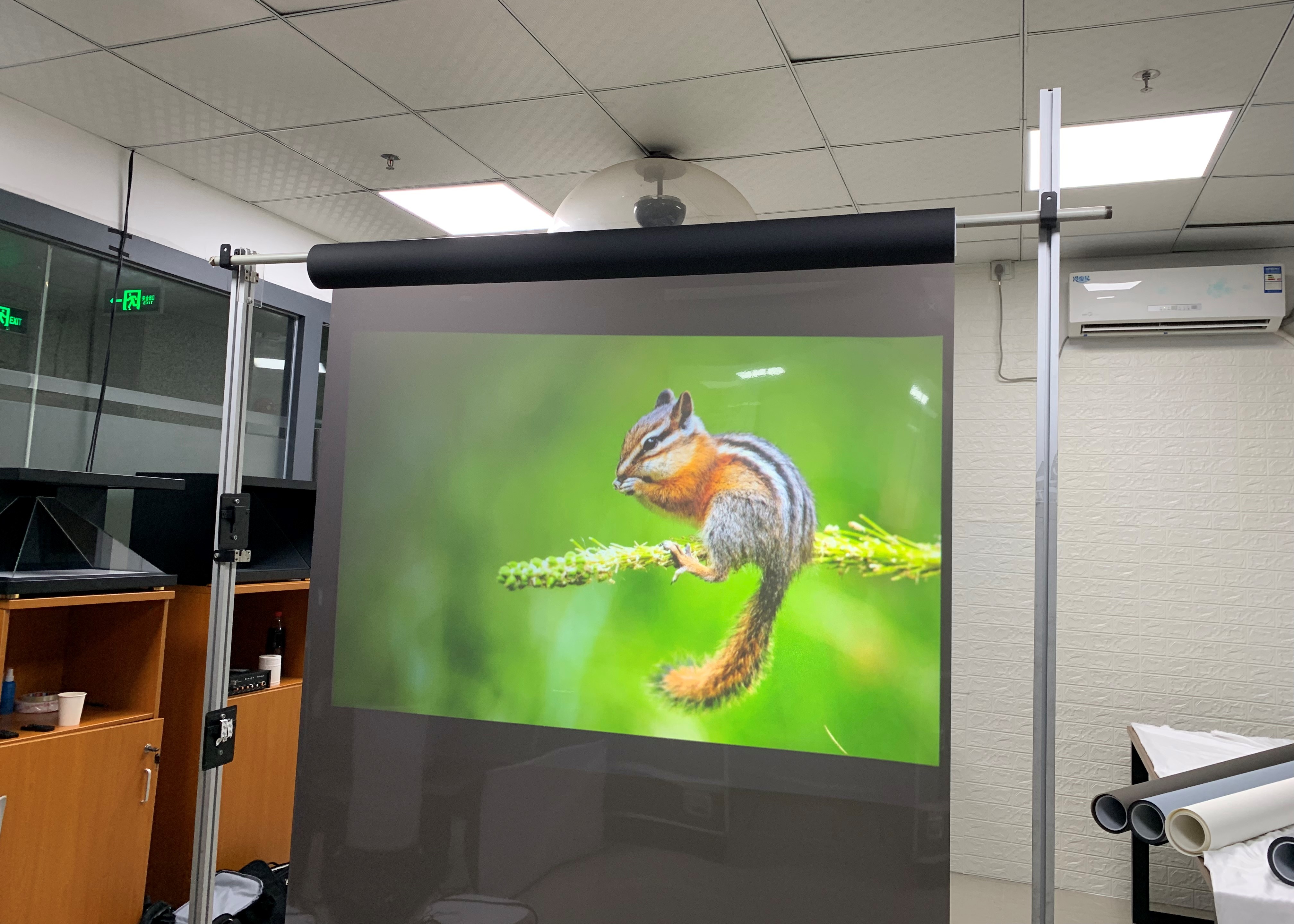 1.52 * 30M Natural Black 3D rear Holographic film For Stage Holo Gram Sample Testing