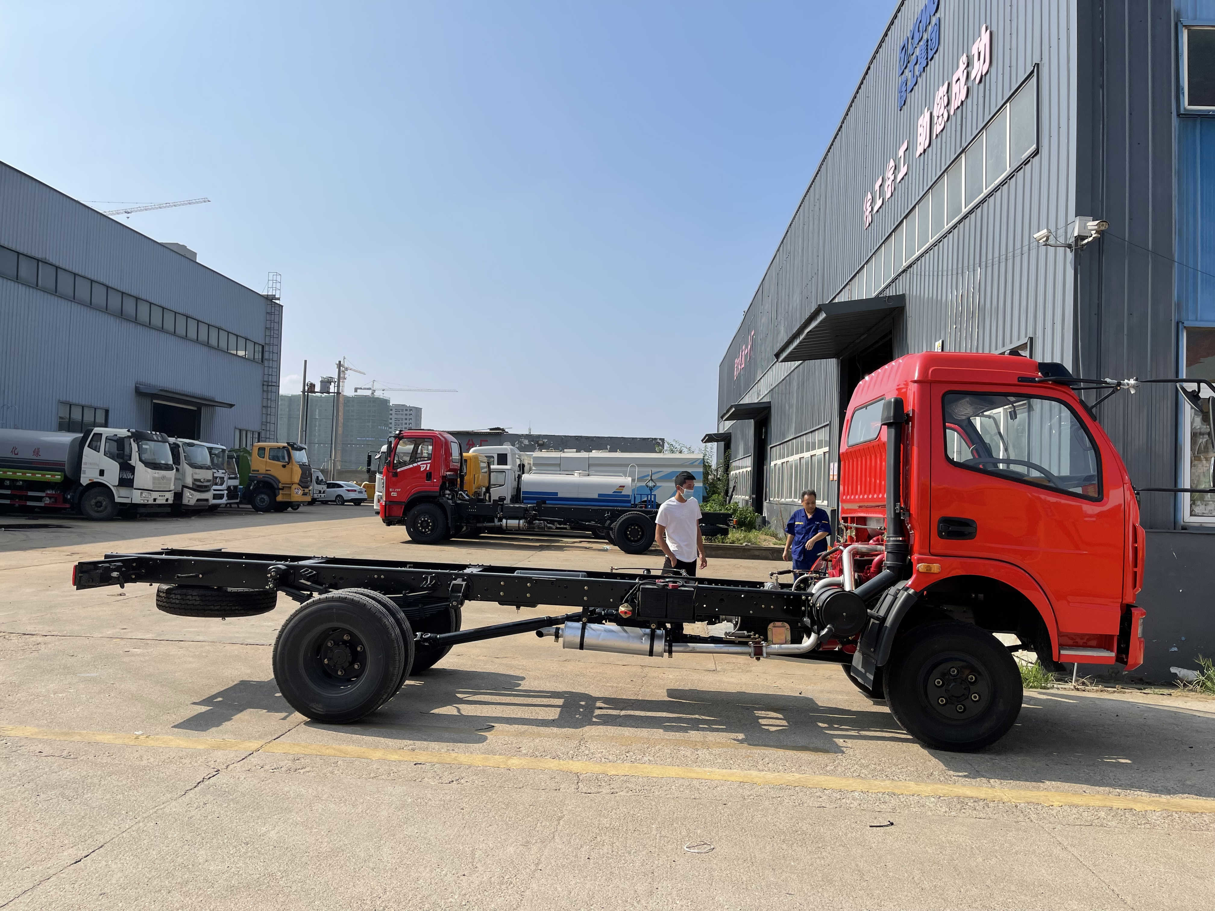 DF 4*4 Chassis 3.2 T Used Tractor Truck Second Hand 140hp Four Wheel Drive Chassis