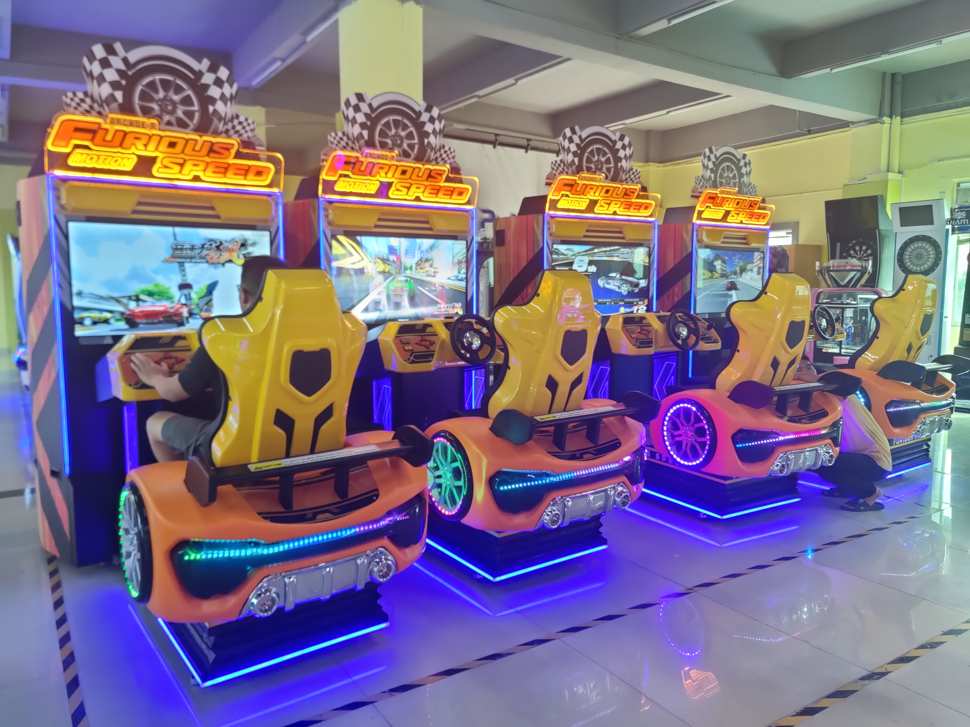 PlayFun Hot Sale Arcade Game Simulator Motion Fly Driving Car Racing Car Game Machine in Coin Operated