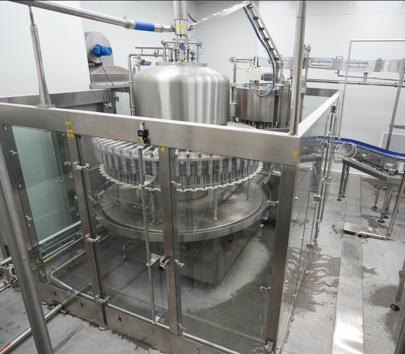 PLC PET Bottle Plastic Capping Machine Automatic High Speed Capper