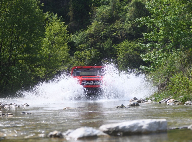 2021 Dongfeng M50 4x4 Diesel Off-road SUV Cargo Truck with 2 Seats and 2460kg Capacity
