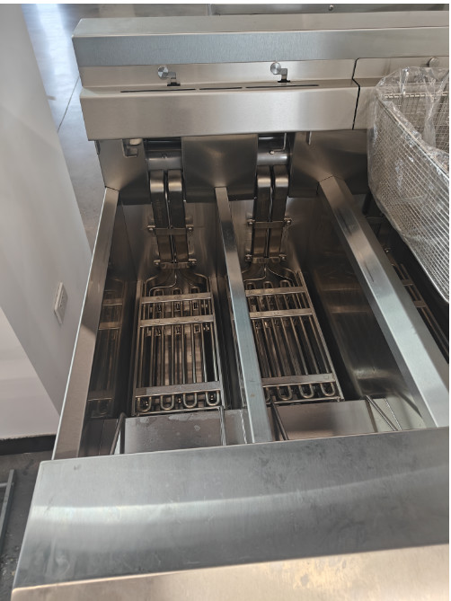 Professional Digital Computer Panel 4 Tank 4 Baskets 28KW 304SUS Electric Chips Open Fryer