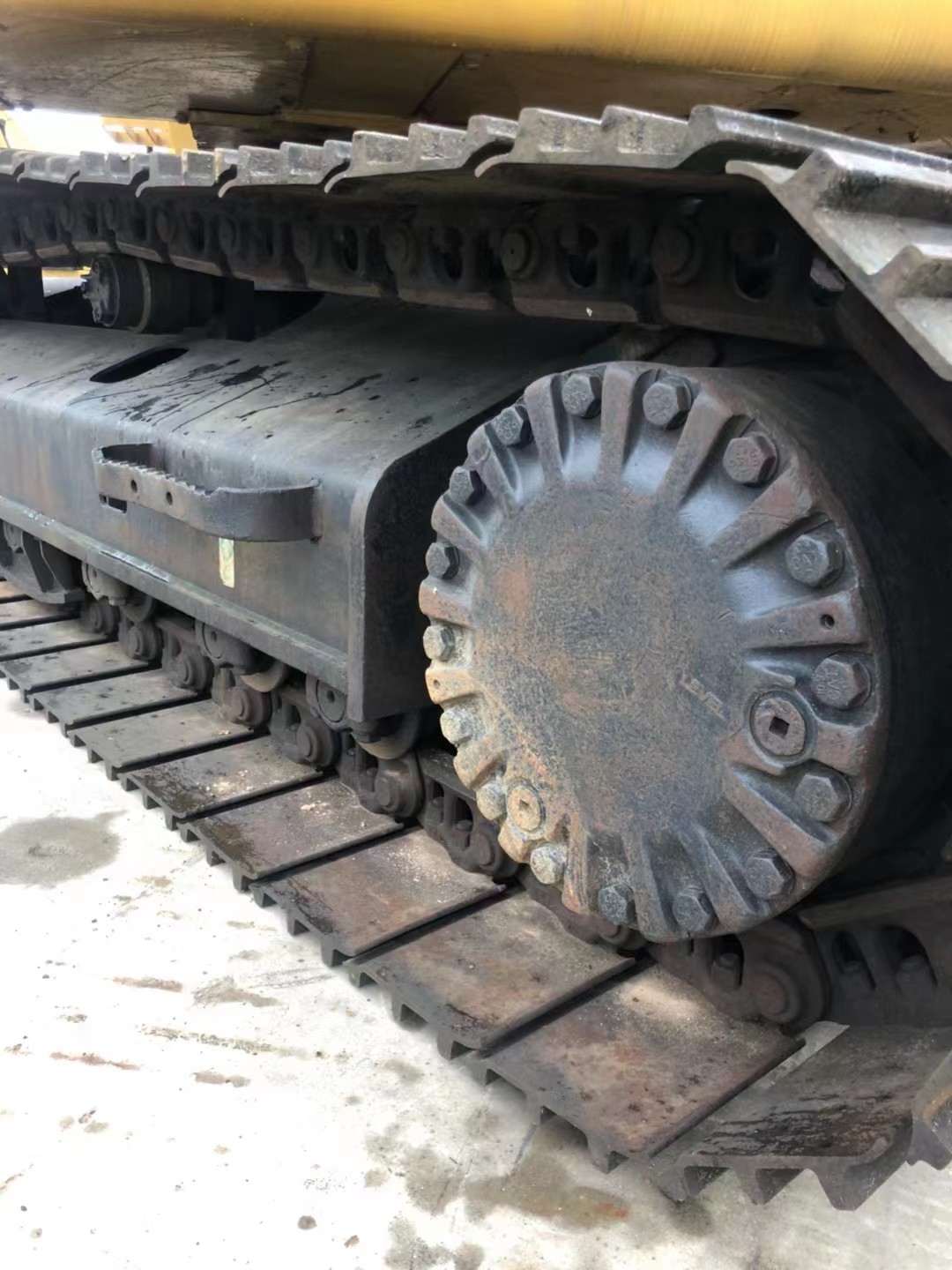 used 323D cat excavator ,low working hours and in clean condition ready to find an owner