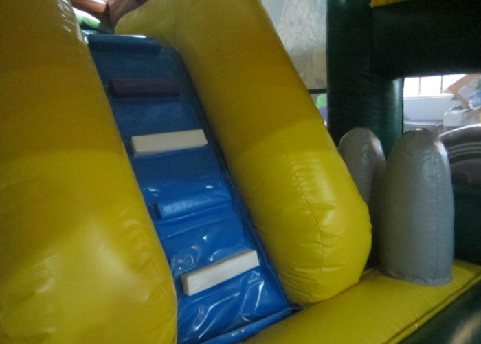 Durable Funny Custom Made Inflatables Bus Obstacle Course Jump House 5 X 8 X 5m