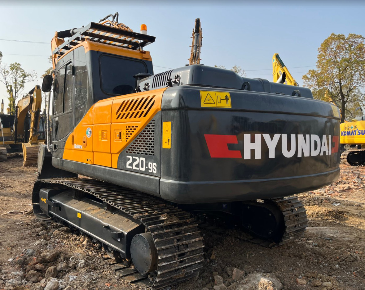 22 Ton Korea Brand Used Hyundai 220 Construction Heavy Excavator for Enginner