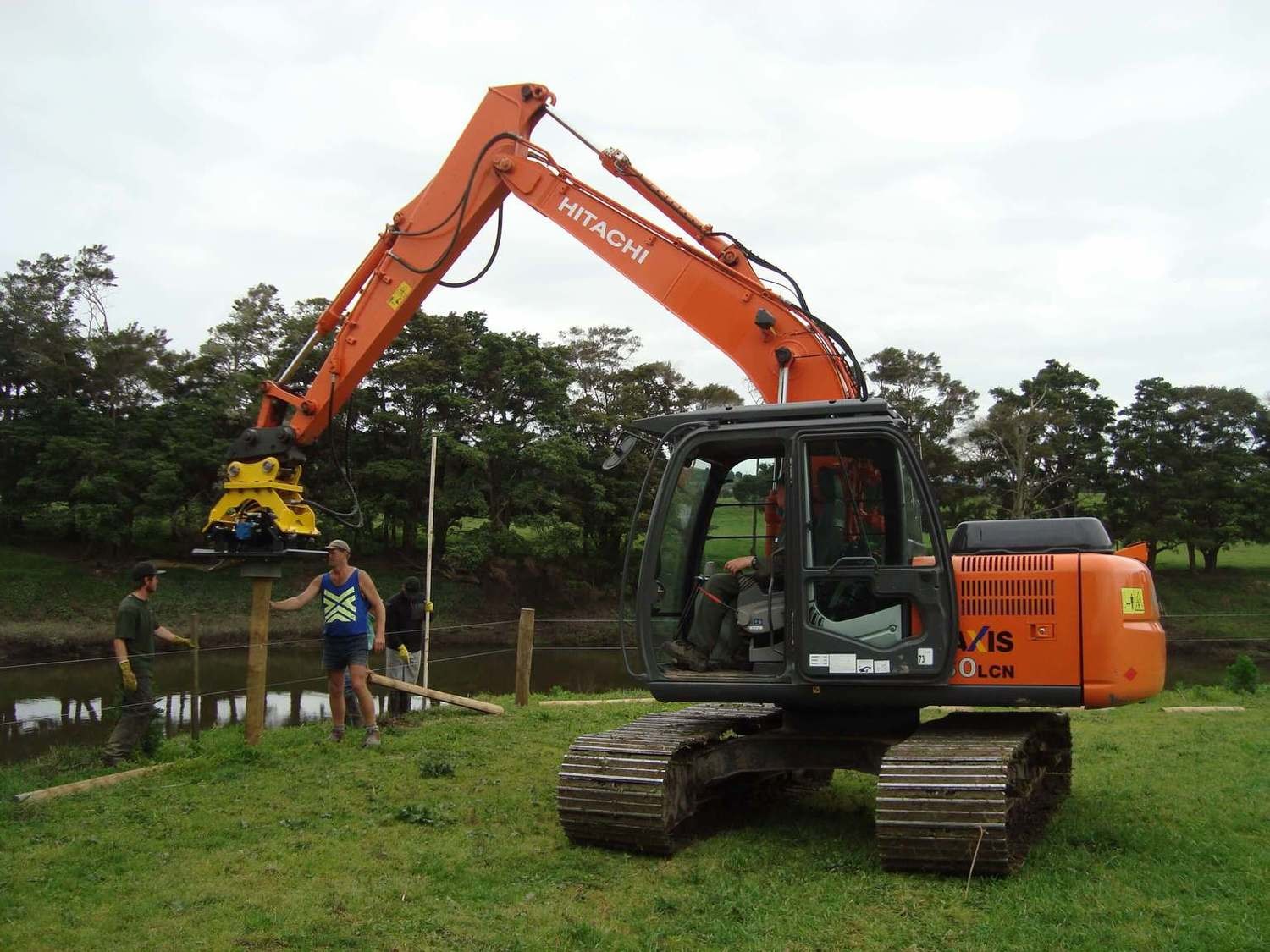 2000RPM Hydraulic Plate Compactor For Mini Excavator PC200