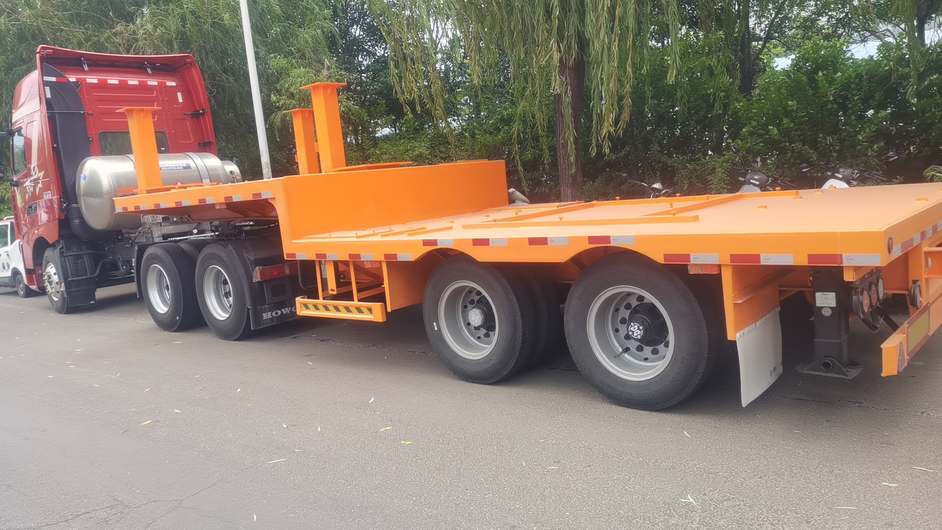 CIMC 40/ 45ft 2 Axle space frame structure of high-strength steel 16Mn steel welded longitudinal beam Entensible Flatbed Trailer