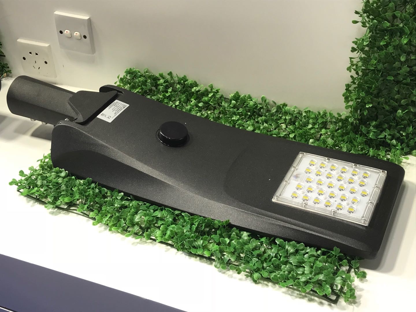 30W Lumileds 5050 Solar LED Street Light All In One 18650 battery