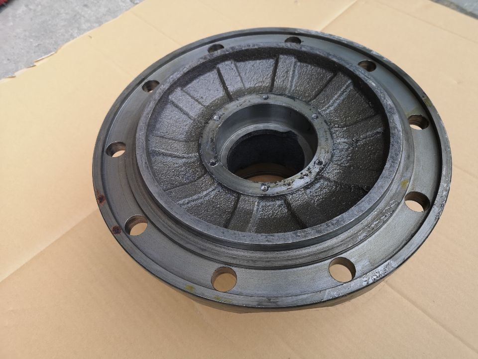 Front Axle Hub Isuzu Chassis Parts 10 Bolt Wheel Hub 1423121600 Pump Truck Cement Mixer Truck Parts