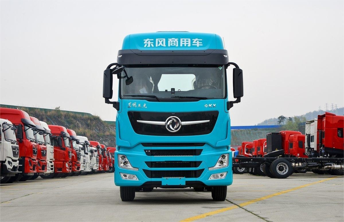 Diesel Engine 6x4 Dump Truck With 6 Cylinders Blue Trailer Head Truck