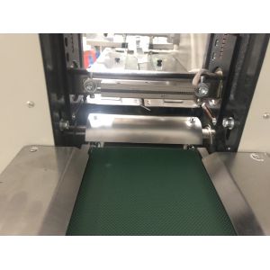 Multi-function automatic cookies bread wafer food packaging machine