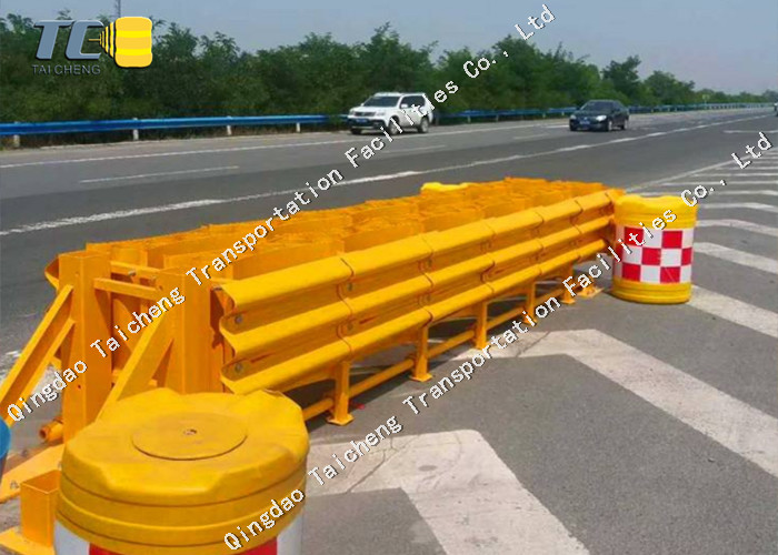Yellow Highway Crash Cushion Barrier Anti Impact 2560mm X 1220mm X 900mm