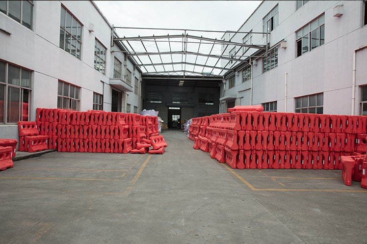 Construction Site Plastic Road Barrier Customized Water Filled Barrier