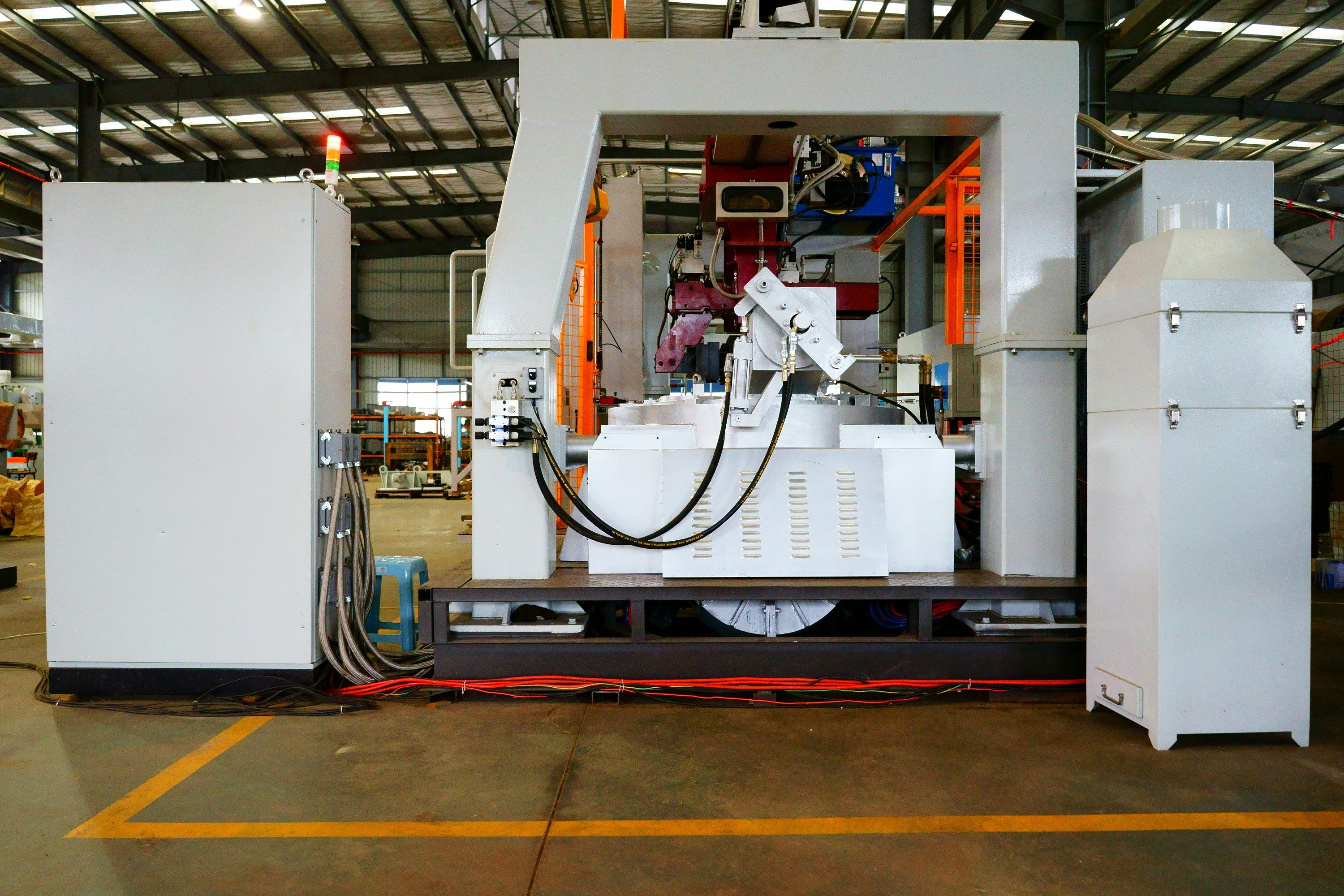 Automatic Pouring Low Pressure Casting Machine For Hardware Industry Brass Faucet