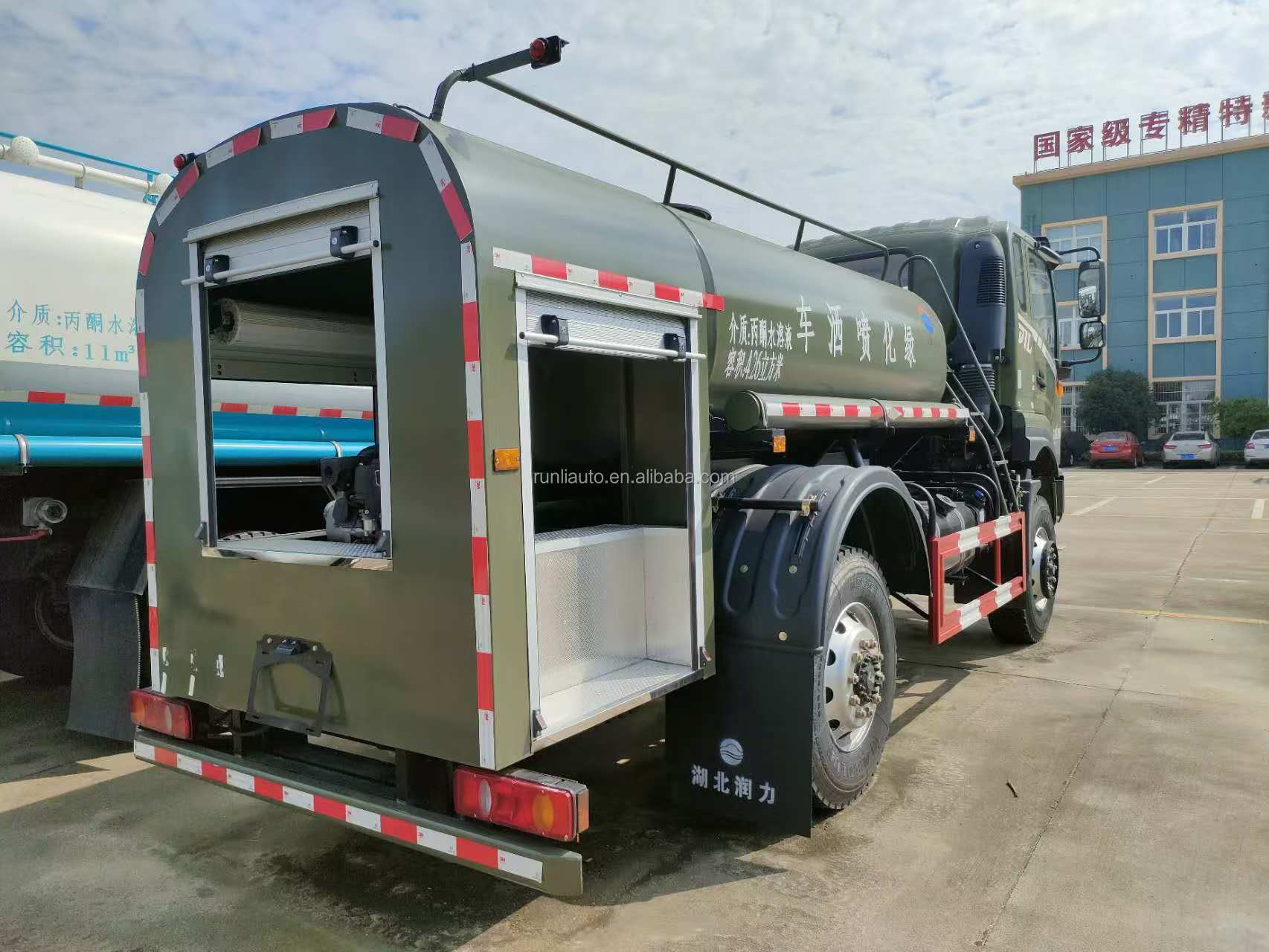 DongFeng 4.5CBM Garden Greening Water Tank Truck DFAC 4X4 Truck Water Sprayer