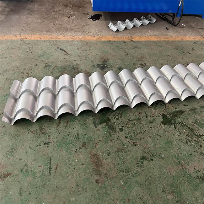 Automatic thickness 0.3-0.8mm metal Glazed Tile Roll Forming Machine hydraulic forming machine
