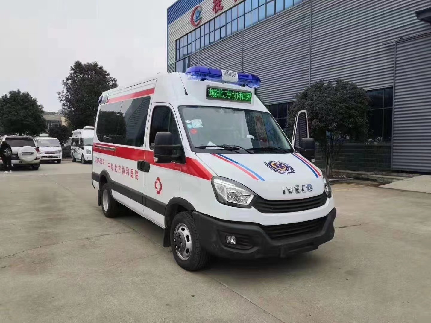 Left Hand Drive 3610mm Hospital Ambulance With Gross Vehicle Weight Appro X 4000