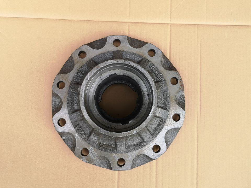 Front Axle Hub Isuzu Chassis Parts 10 Bolt Wheel Hub 1423121600 Pump Truck Cement Mixer Truck Parts
