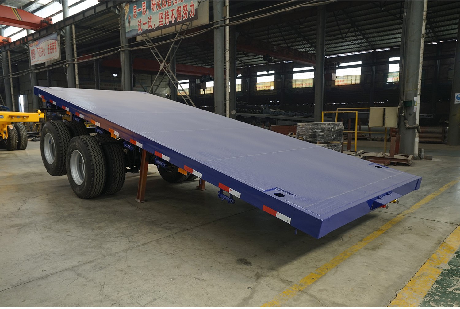 Truck Trailer Two Axles 20FT Container Flatbed Type with Light Tare Weight of 4 Ton