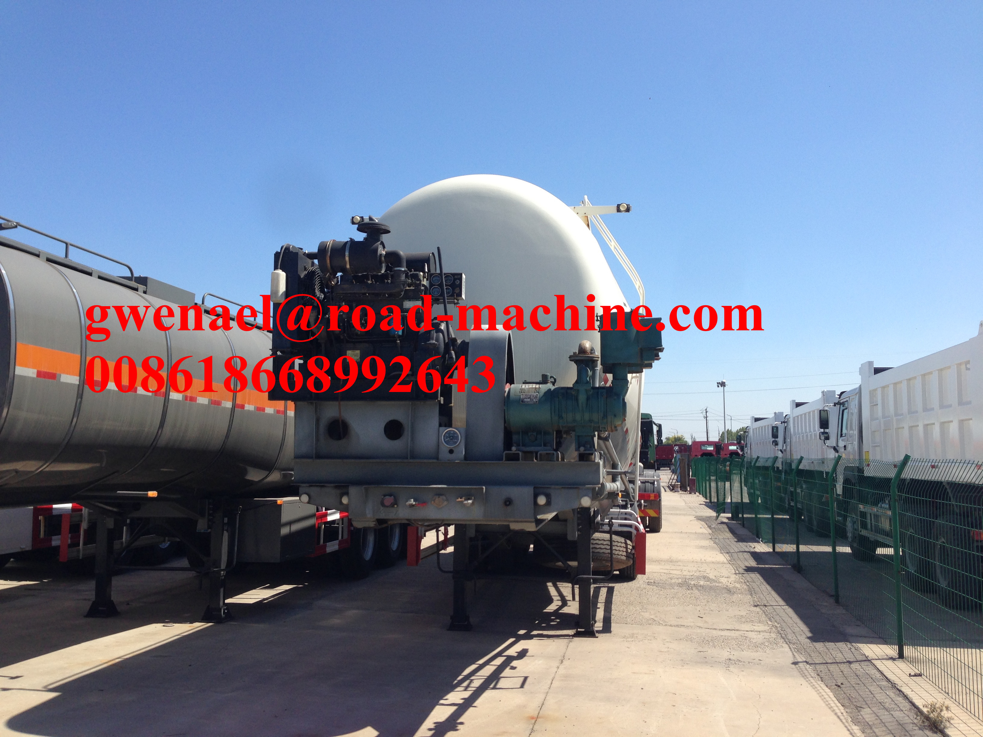 26CBM 8 x 4 Bulk Cement Truck With 371HP Euro II Engine Germany ZF Hydraulic Steering