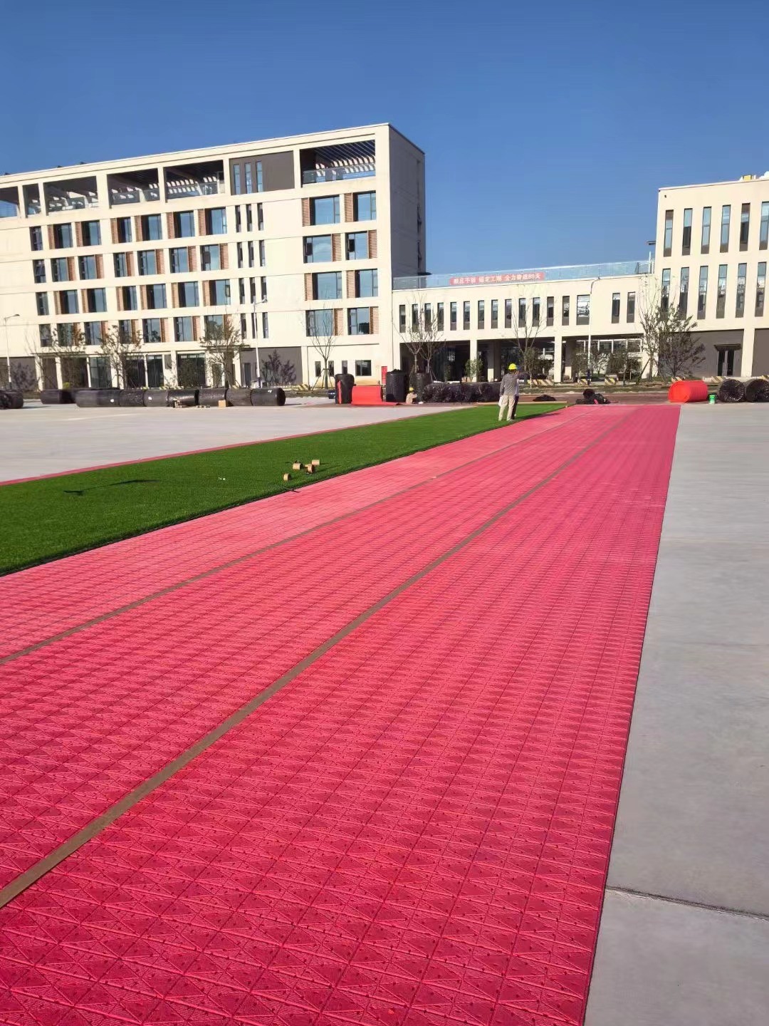 Weather Resistance Shock Pad For Artificial Turf Lawn Solution For EN15330 FIFA 2024 Sports Fields Construction