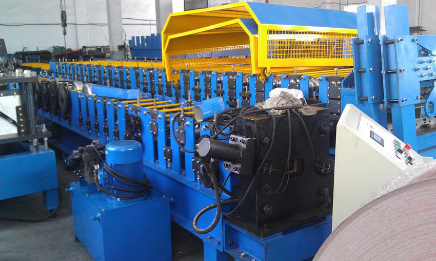Colour coated Steel Rain Water Donsponut Roll Forming Equipment Automatic Portable Machine
