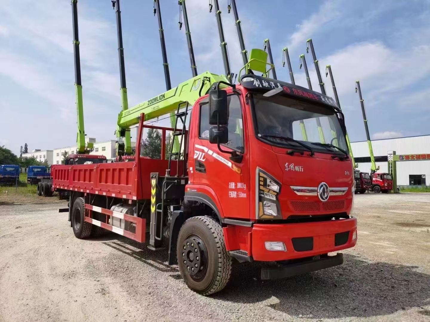 Dongfeng 4x2 Cummins 170 Horsepower Installation 2-ton Steering Knuckle Truck Mounted Crane