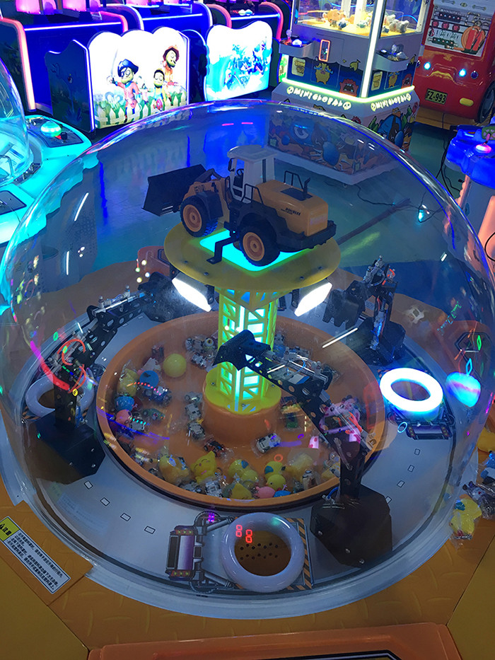 Four Players Candy Crane Claw Machine , Coin Operated Claw Machine 650W