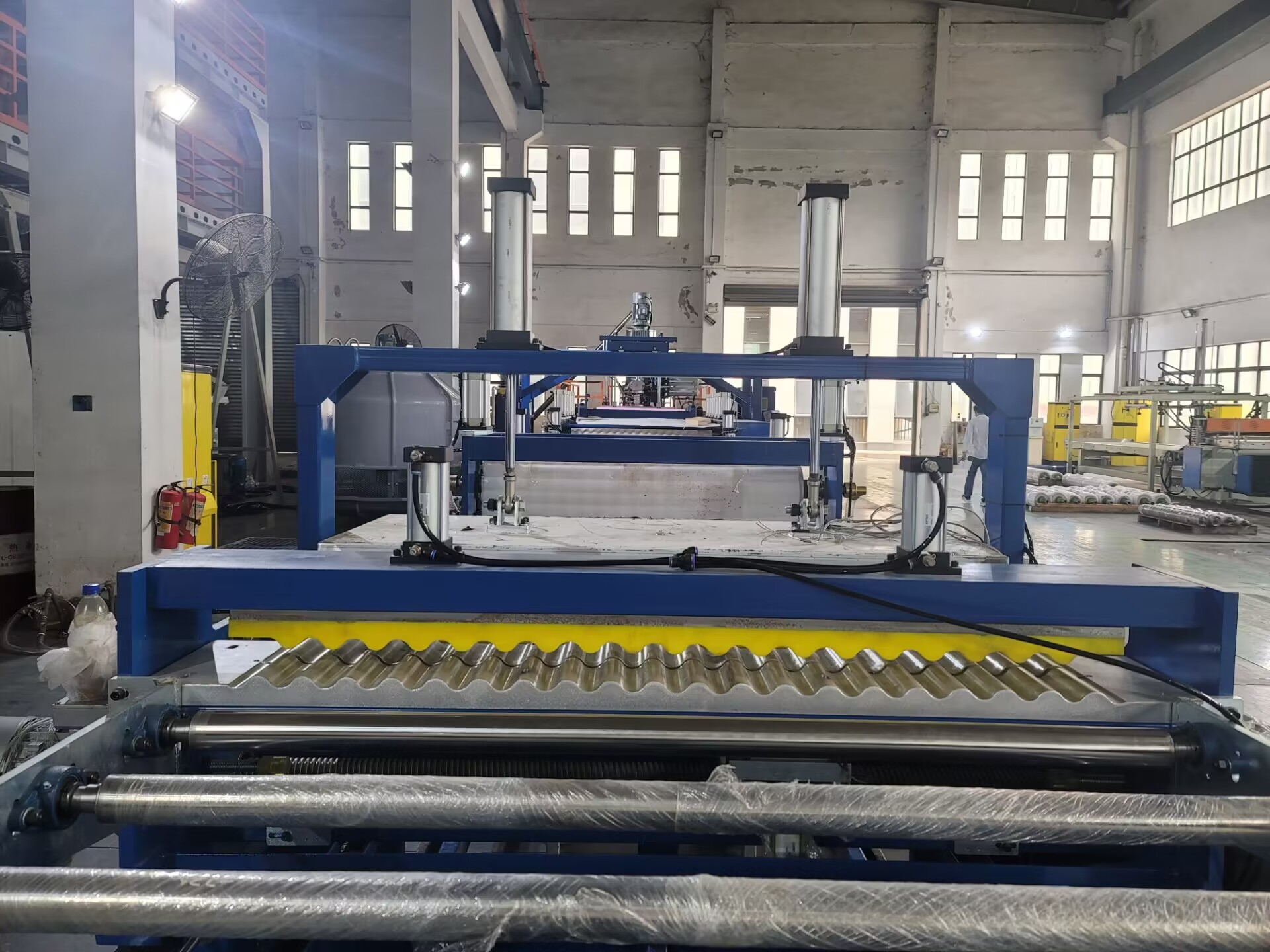 CE 220V / 380V PET Plastic Roof Tile Machine Customized Size