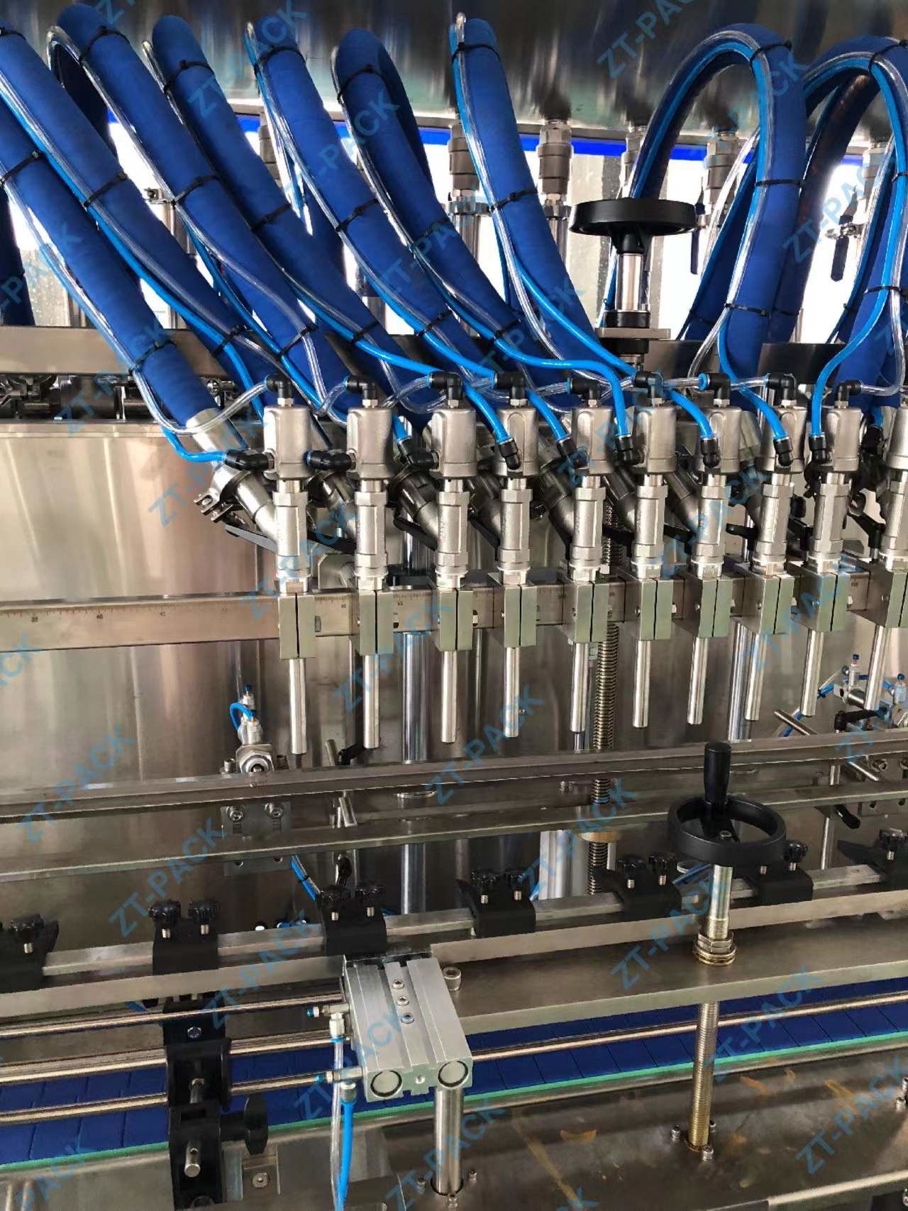 1kw Ss316 Lube Oil Filling Machine 5l Automatic Bottle Filling Capping Labeling And Sealing Machine