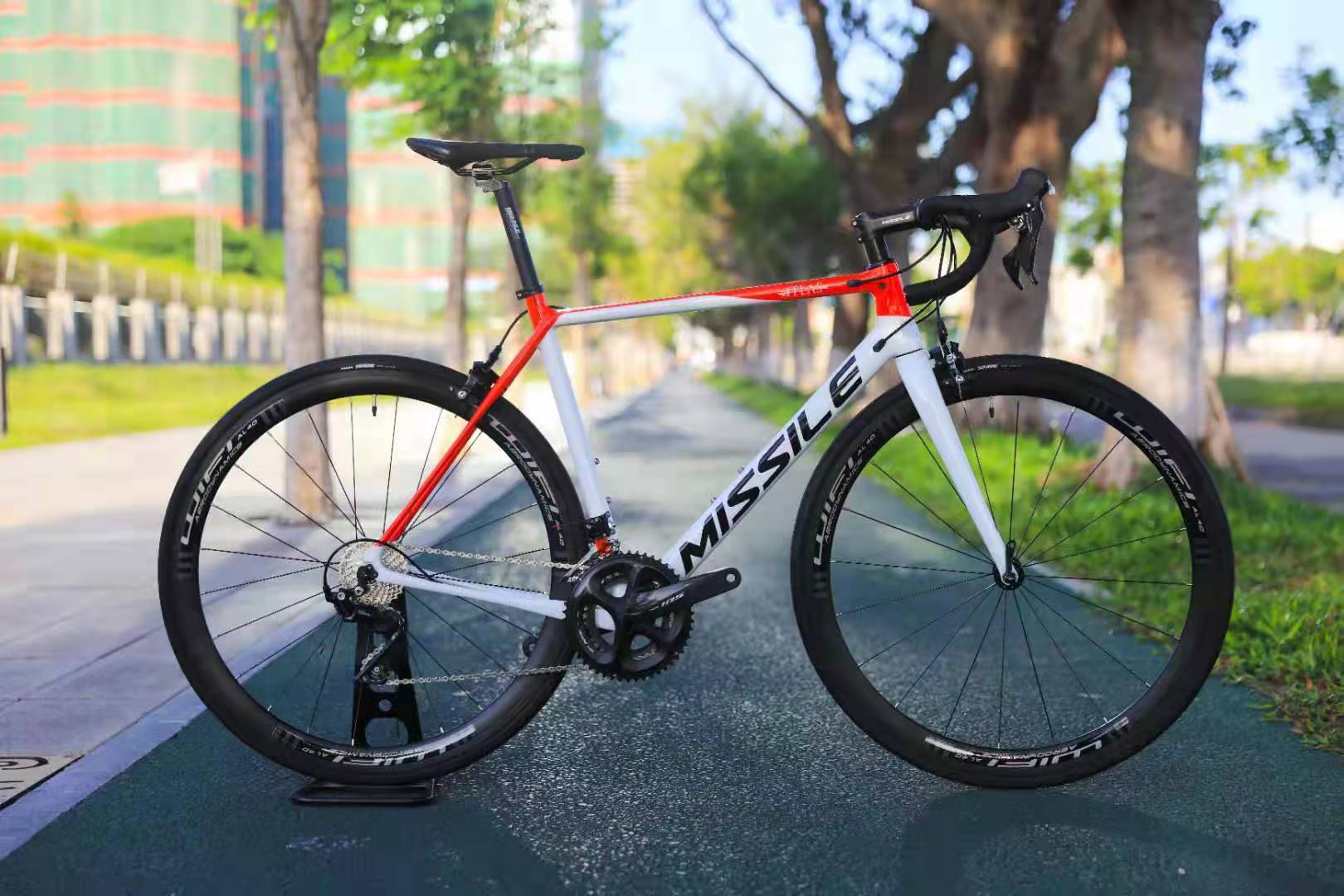 Carbon Fibre Fork Material and Aluminum Alloy Rim Material 700c Road Bike Racing Bicycle