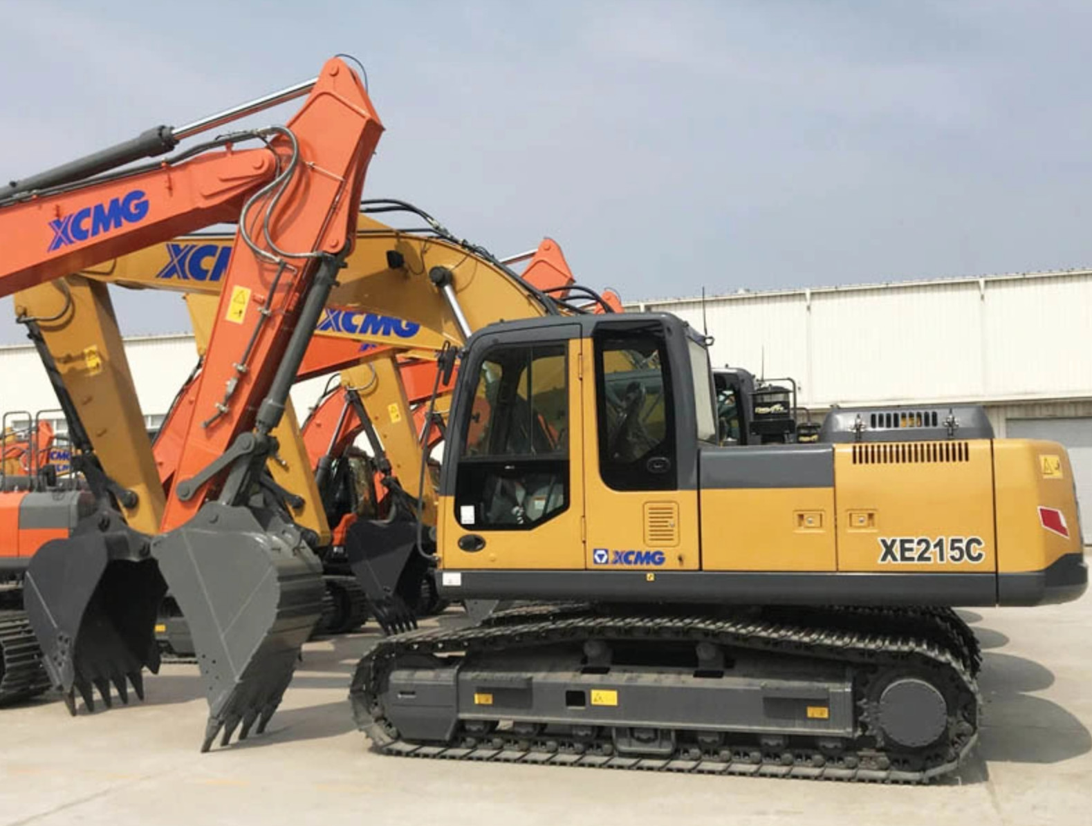 Orange Used XCMG Excavator XE215C Second Hand Kobelco Excavators