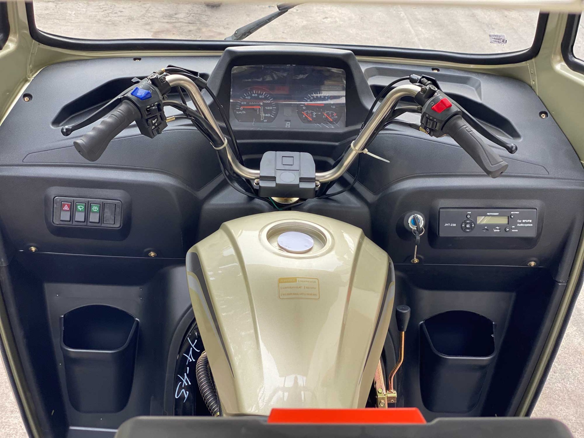 168 Full Floating Rear-Axle Gasoline Motorized Tricycles for Semi Cabin Cargo in Tunisia