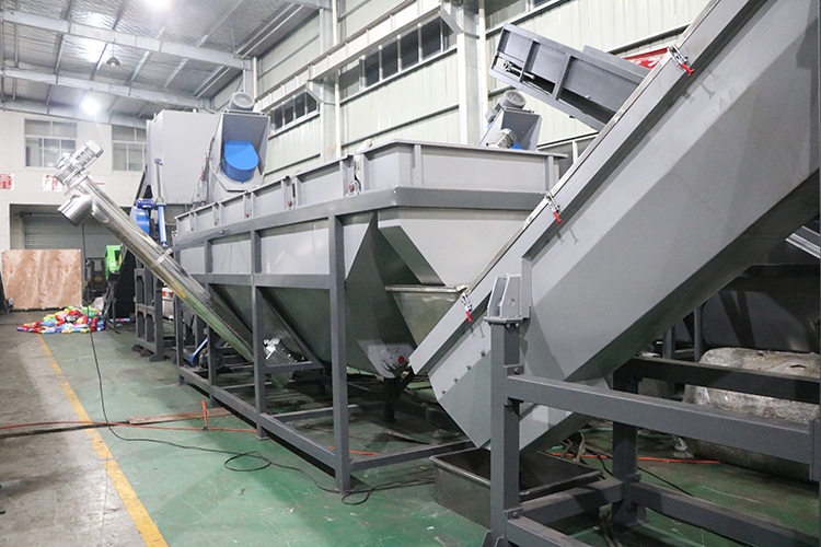 LDPE HDPE Plastic Washing Recycling Machine 2000kg/H PET Bottle Washing Line