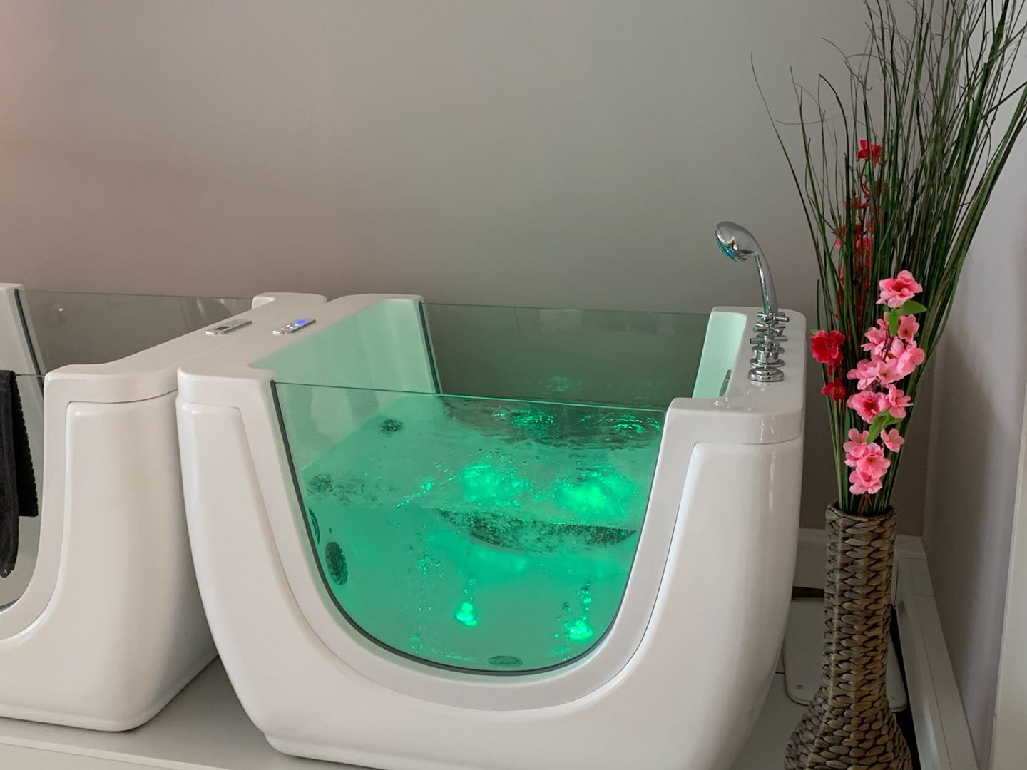 1100x850x900mm Baby Spa Whirlpool Bath Tub Faucet With Led Light