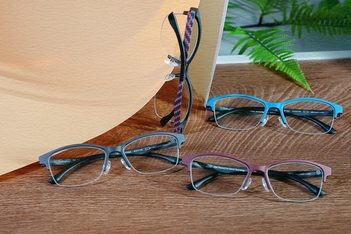 Size 54-17-140mm Photochromic Lenses Glasses Customized Packaging
