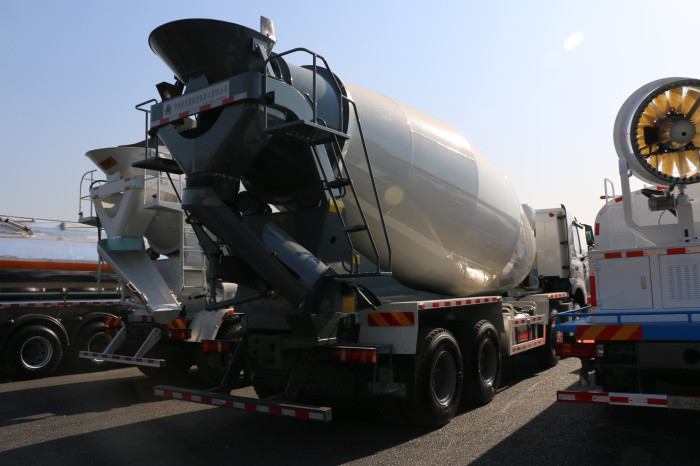 371HP 8X4 12 Wheels Concrete Mixer Truck