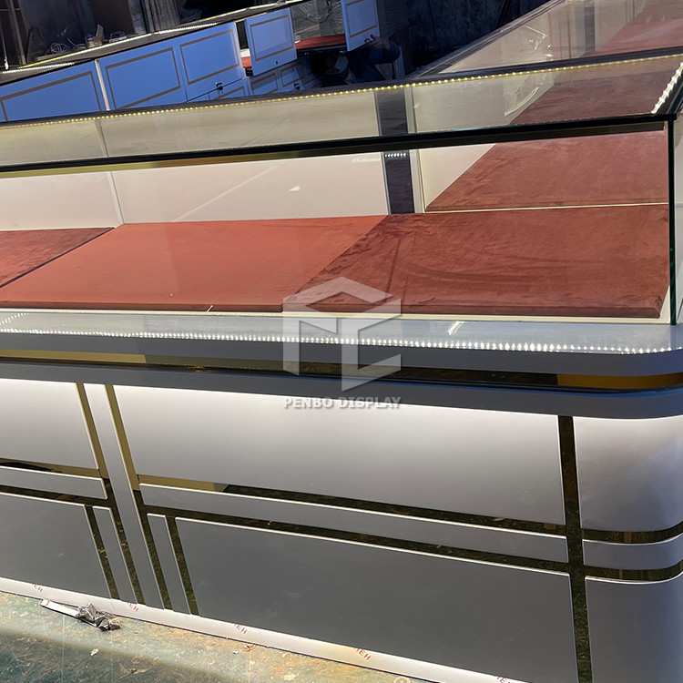 Spay Painting Jewelry Shop Furniture Two Drawers In Back