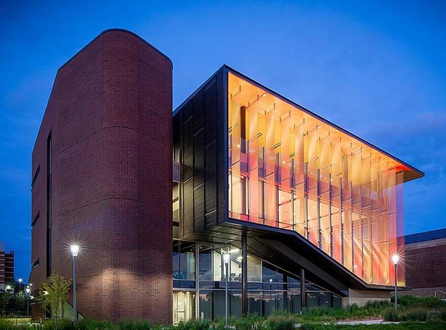 Fabric Laminated Glass, Wired Glass, Laminated Architectural Mesh Brings Noble and Elegant Charm to Buildings