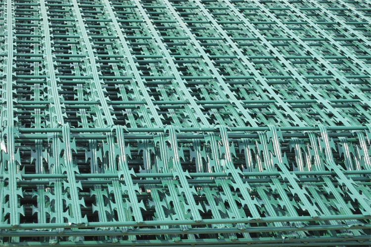 PVC Coated Manufacturers Three Blades Fine Welded Razor Wire Mesh China 2m× 6m Size