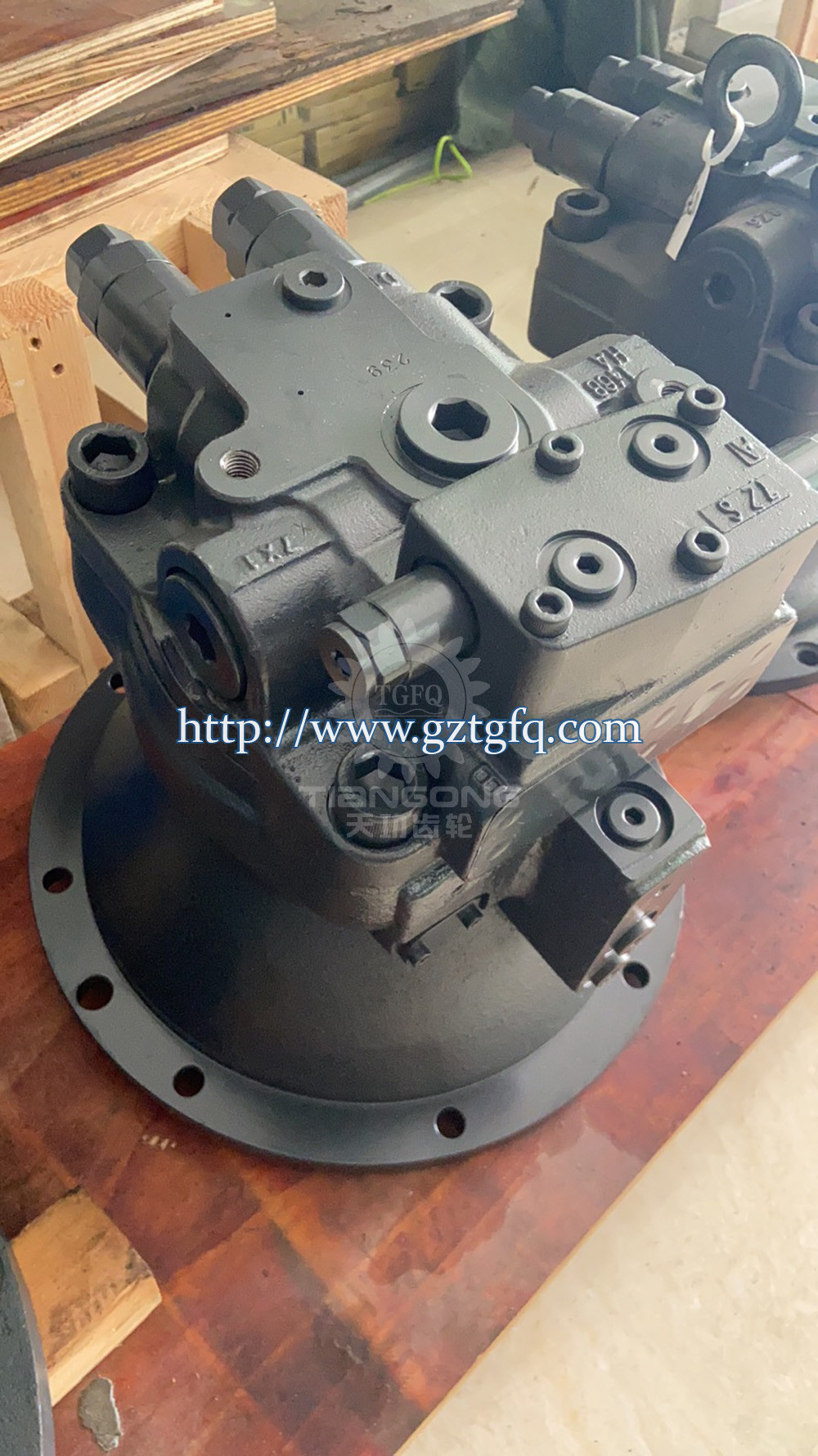 Vol-vo EC240 Old Excavator Slew Motor VOE 14550094 14500382