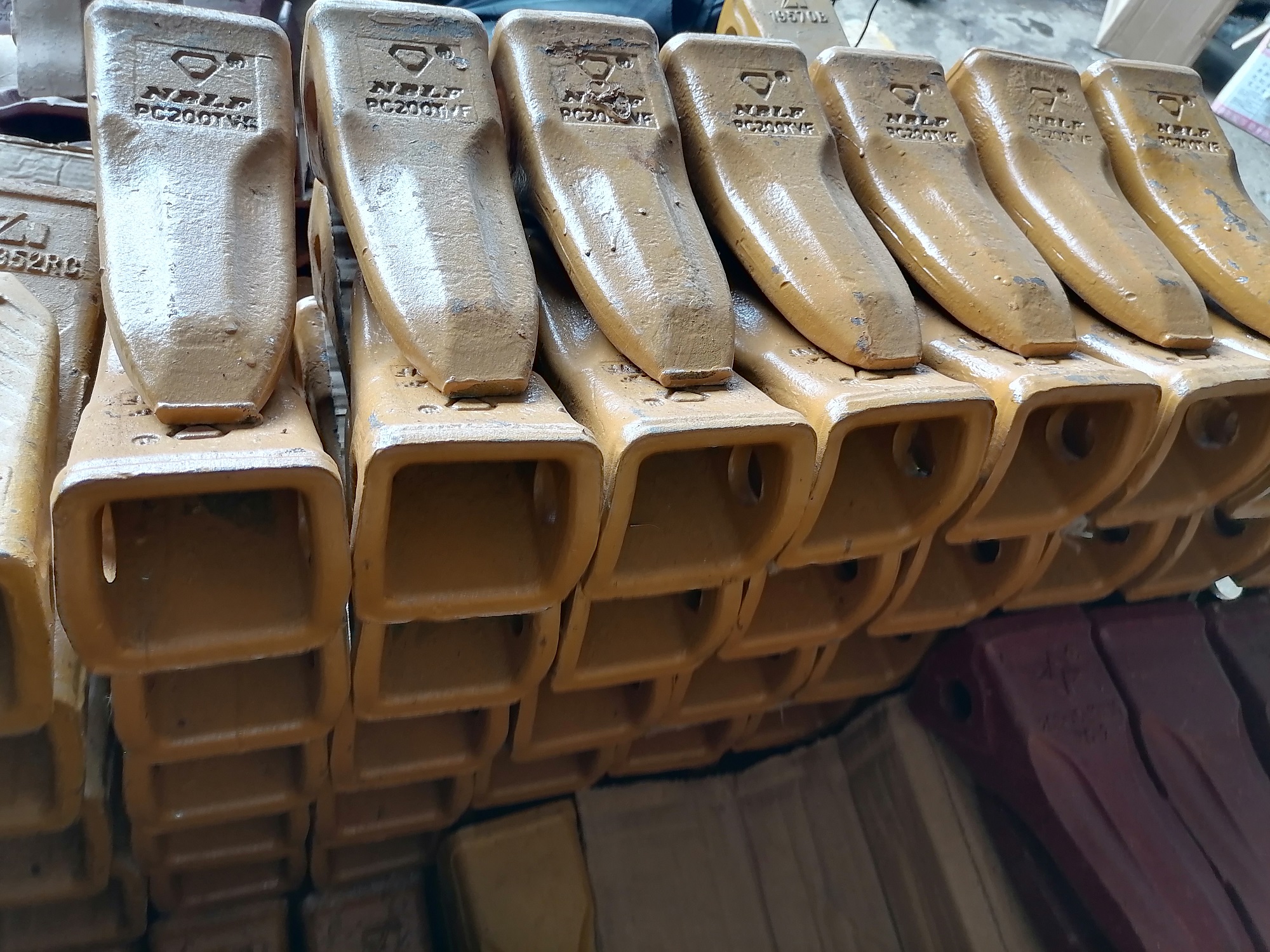 DIAMOND NBLF Excavator Parts Best Price And Strong Bucket Tooth FOR PC300 EXCAVATOR