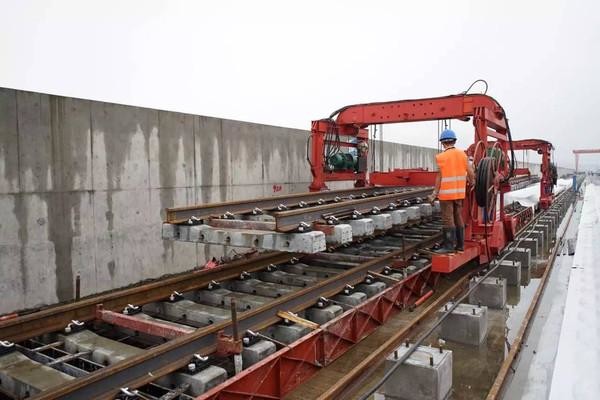 Metro Track laying crane, China good quality dt10t gantry crane, track laying plate transport crane, hydraulic elevator、