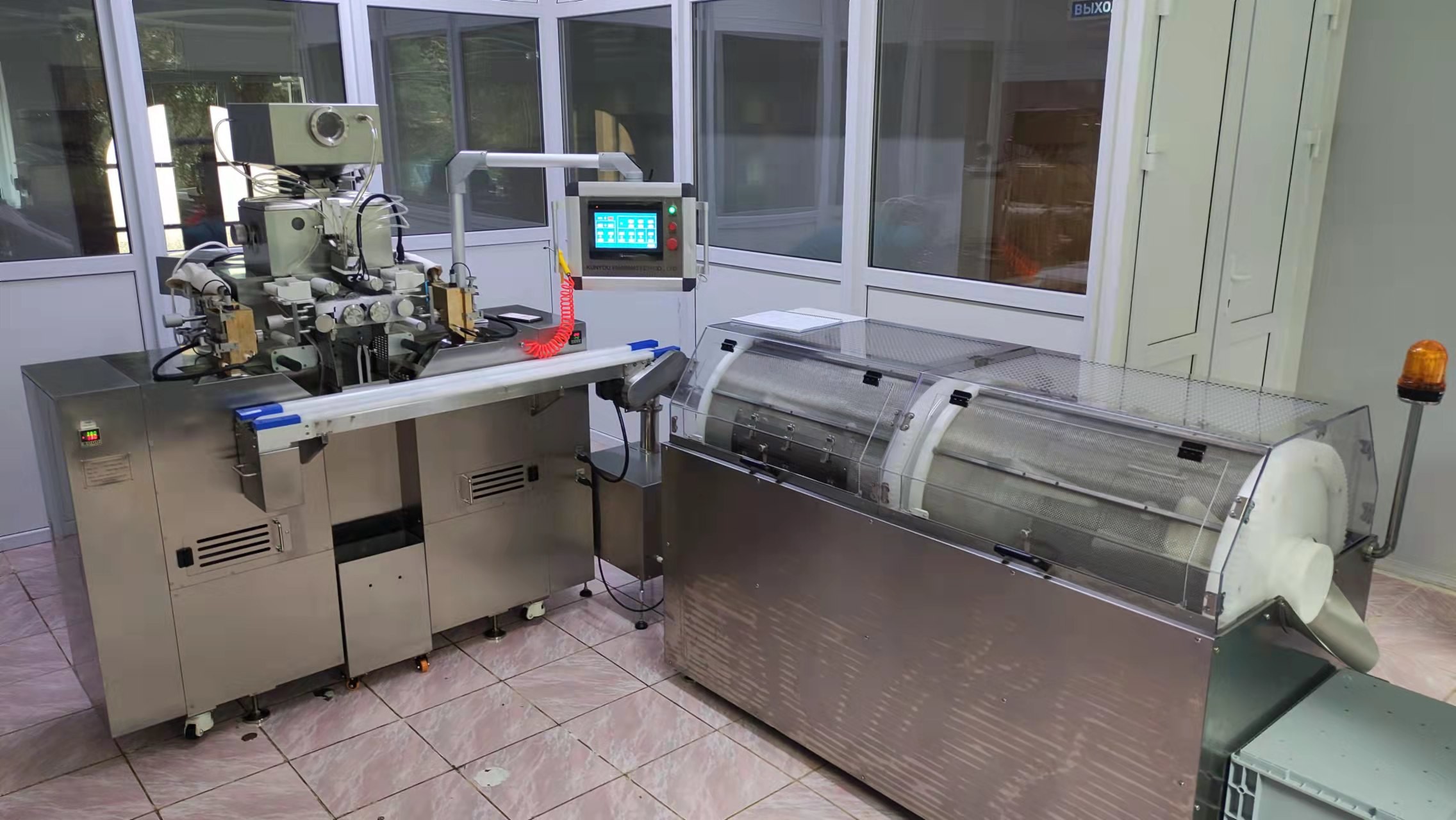 Roll Type Paintball Making Machine Soft Capsule Production Sus304 / 316l 2 Year Warranty