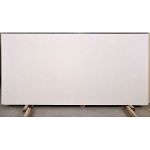  Easy Clean Man Made Engineered Quartz Benchtops 3200*1600MM 2.3~2.5g/Cm3 Density Manufactures